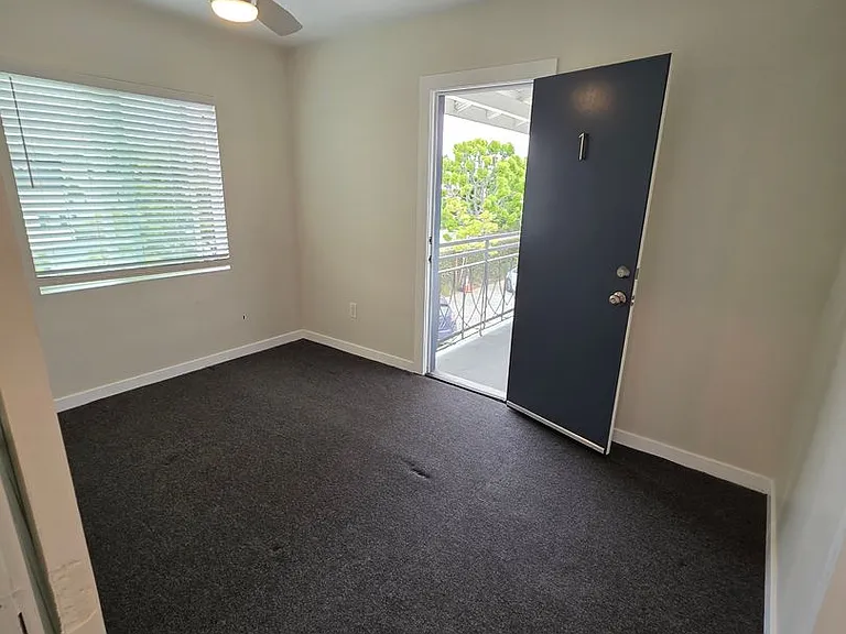 613 S Prairie Avenue — Photo 30