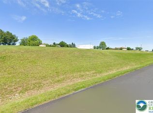 3952 Independence Dr, Schnecksville, PA 18078