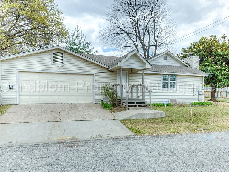 3803 E 36th St S — Photo 22