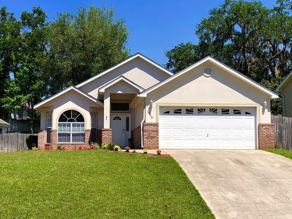 1st image of 1523 Applewood Way