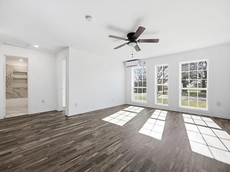 807 Adkins St — Photo 6