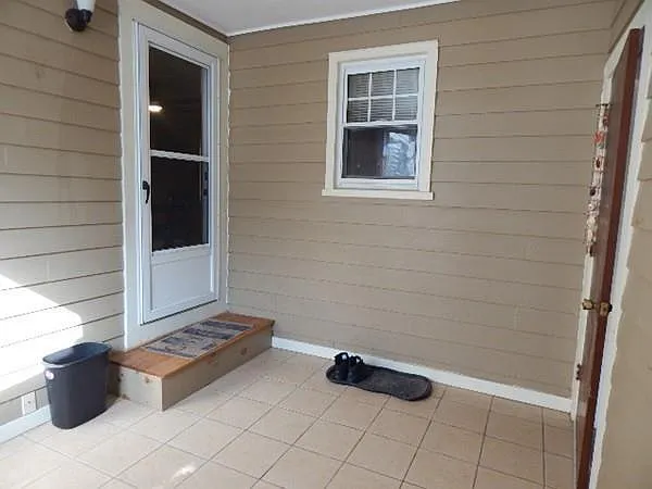 5 bed, 1761 sqft, $3,200 — Photo 3