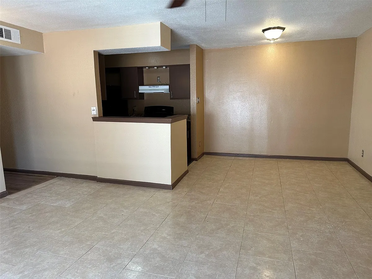 Building Photo - 10100 S Gessner Rd #414