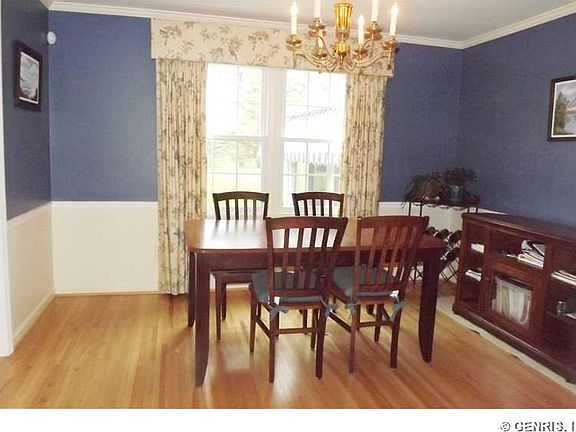 5th image of 25 Cricket Hill Dr