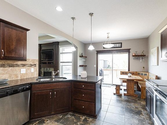 5th image of 1352 E Pine Ridge Dr