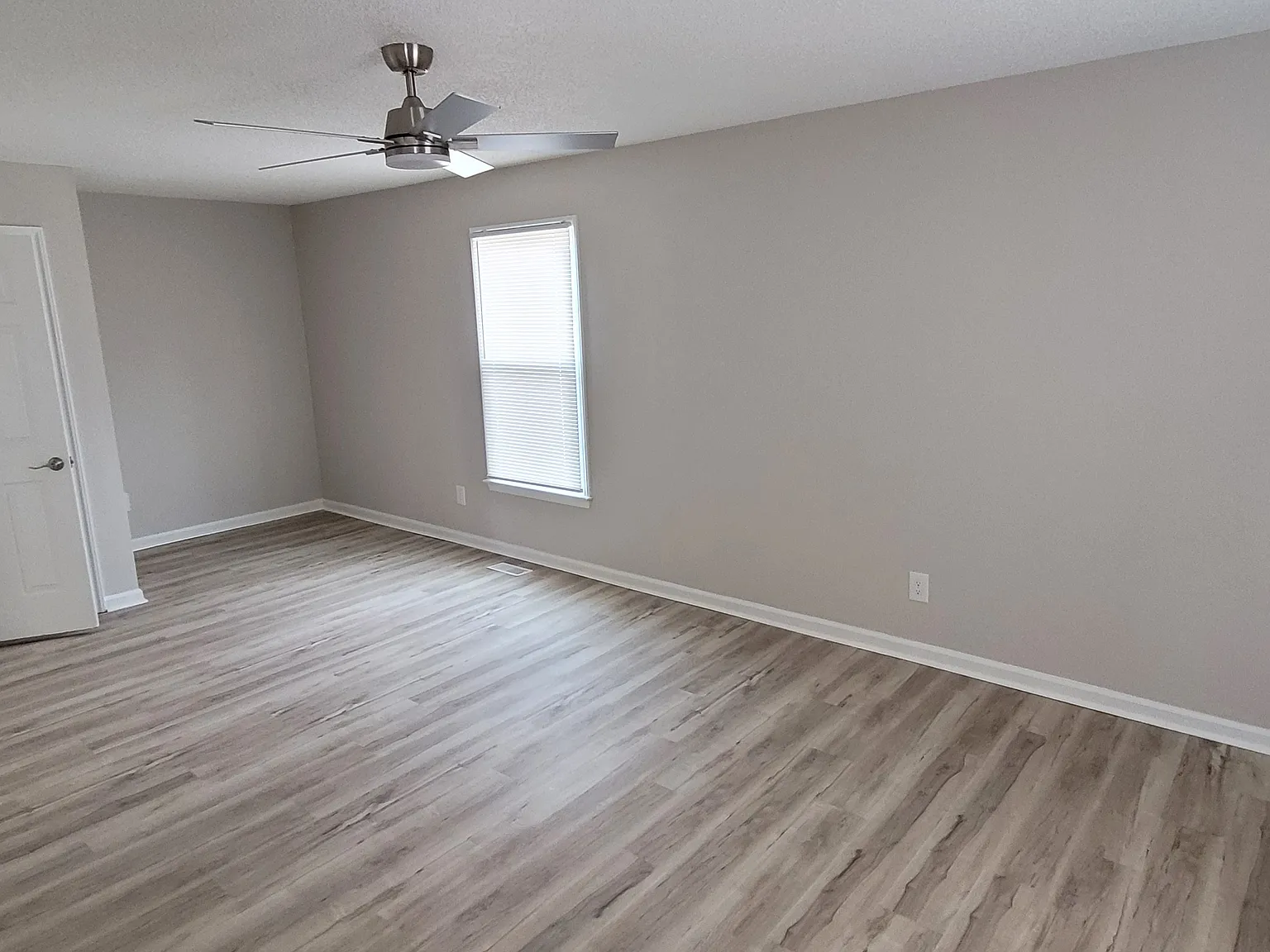 3 bed, 2.5 bath, 1584 sqft, $1,895 — Photo 3
