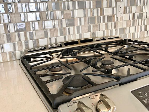 5th image of 1717 E Morten Ave #12
