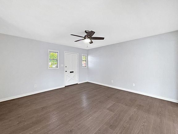 3rd image of 5610 Barclay Ave