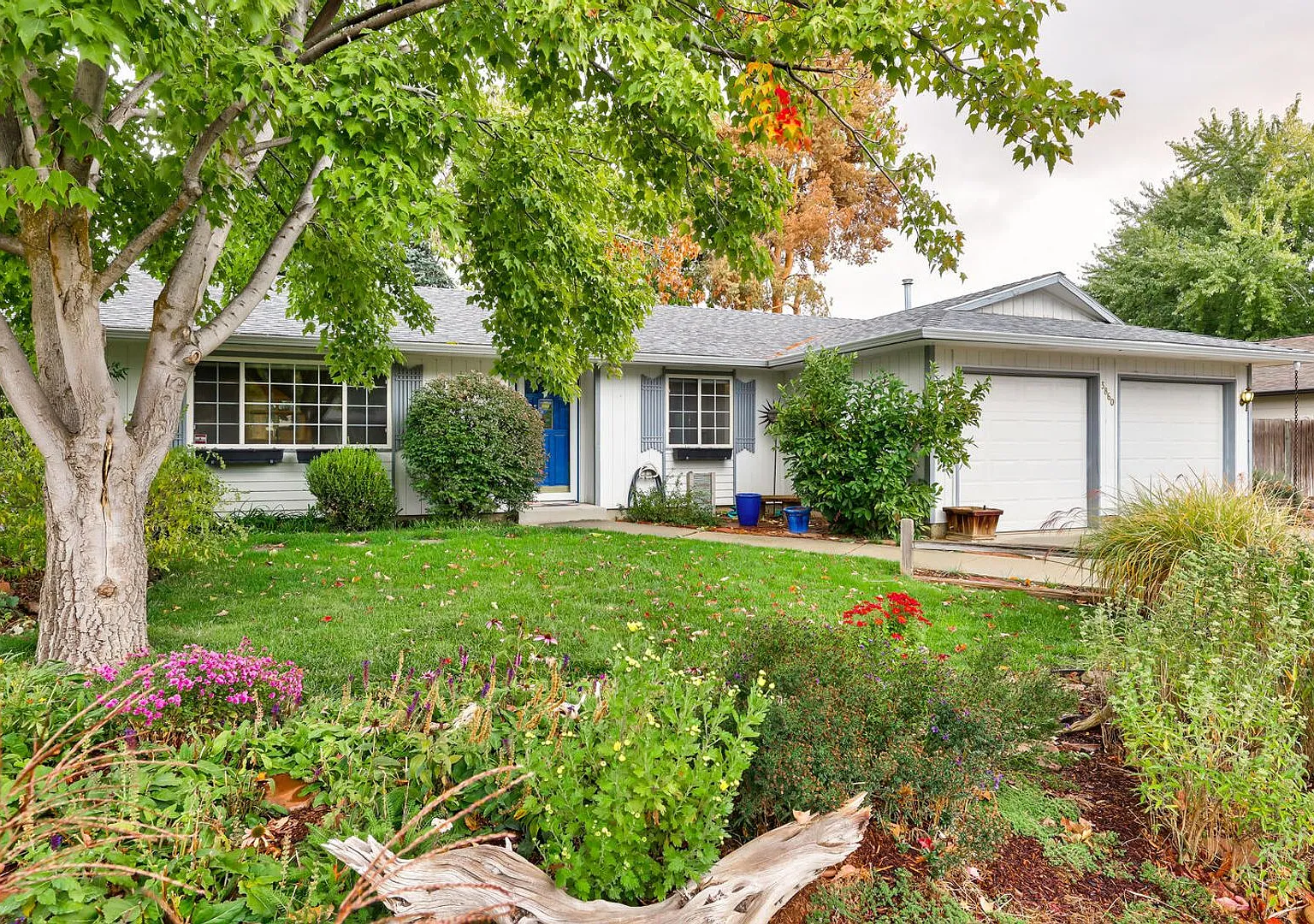 3 Bedrooms Home with lots of personality in SouthEast Boise!! _ Pet Friendly!! — Photo 1