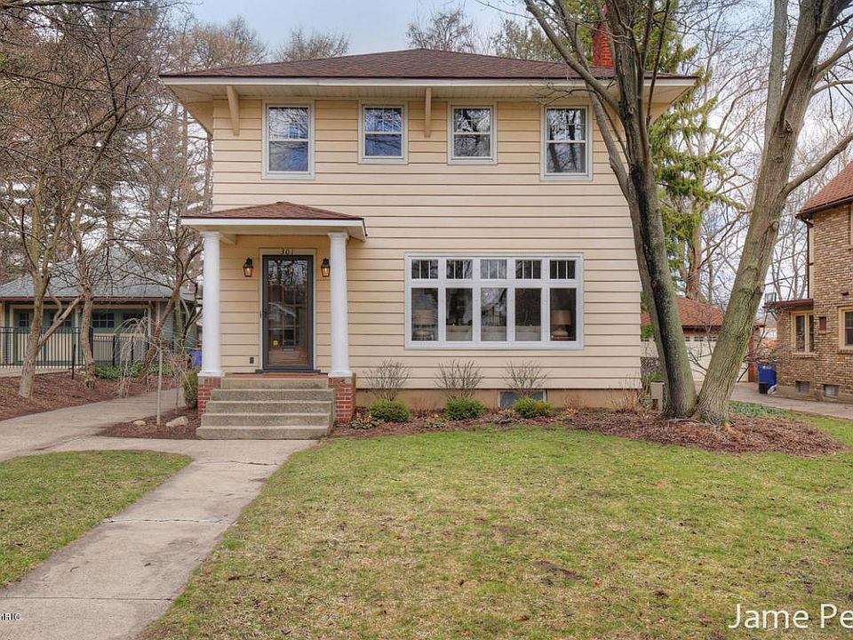 1st image of 301 Aurora St SE
