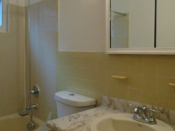 2nd image of 3221 47th St Fl 2