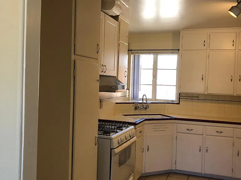 749 N Benton Ave — Photo 5