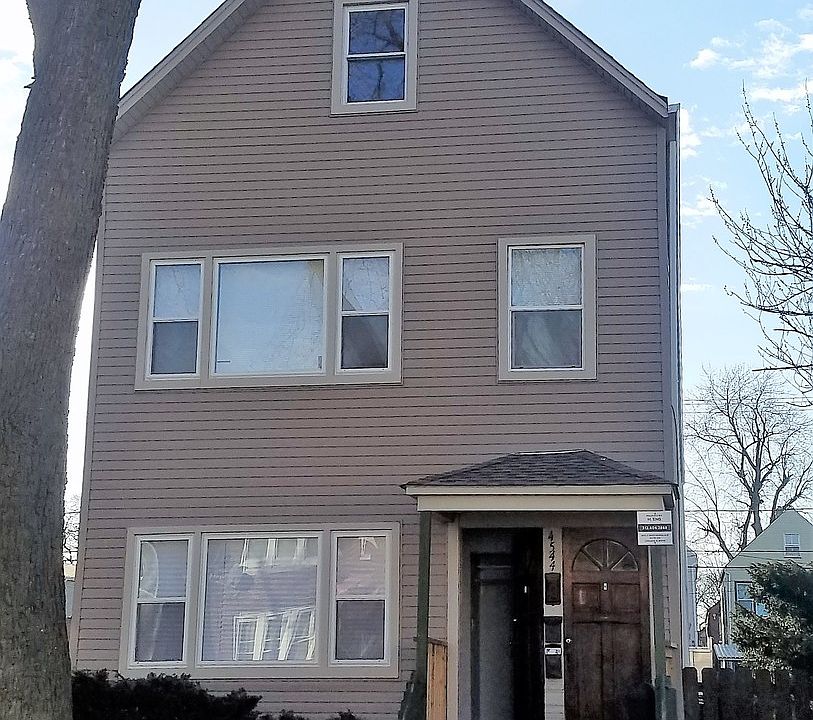 1st image of 4544 S Washtenaw Ave APT 1F