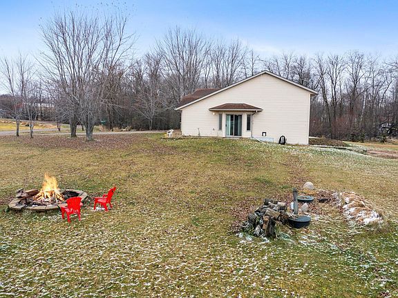 4th image of 1829 400th Ln NE