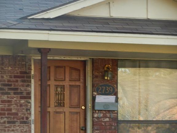 5th image of 2739 Larchmont Dr