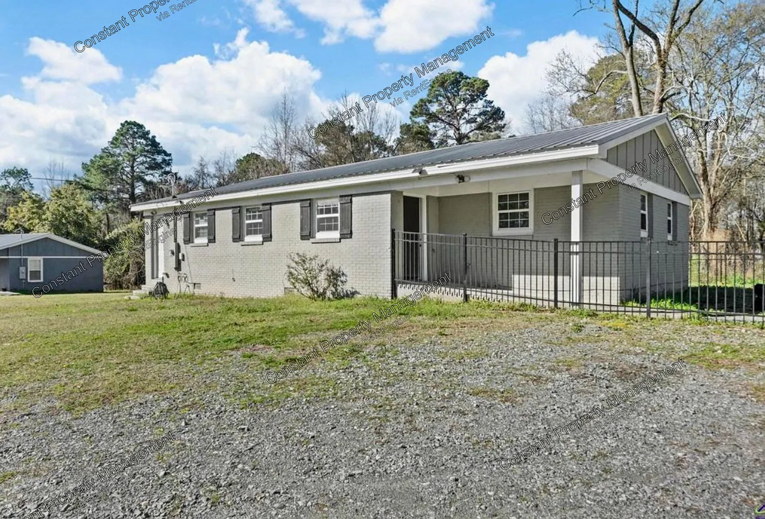 3 bed, 1.0 bath, 1247 sqft, $1,395 — Photo 1