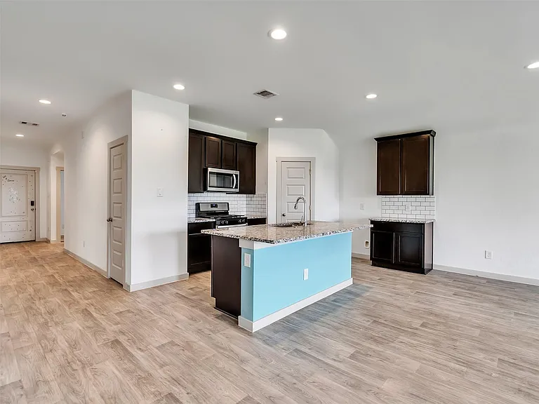 8003 Black Forest Ln — Photo 14