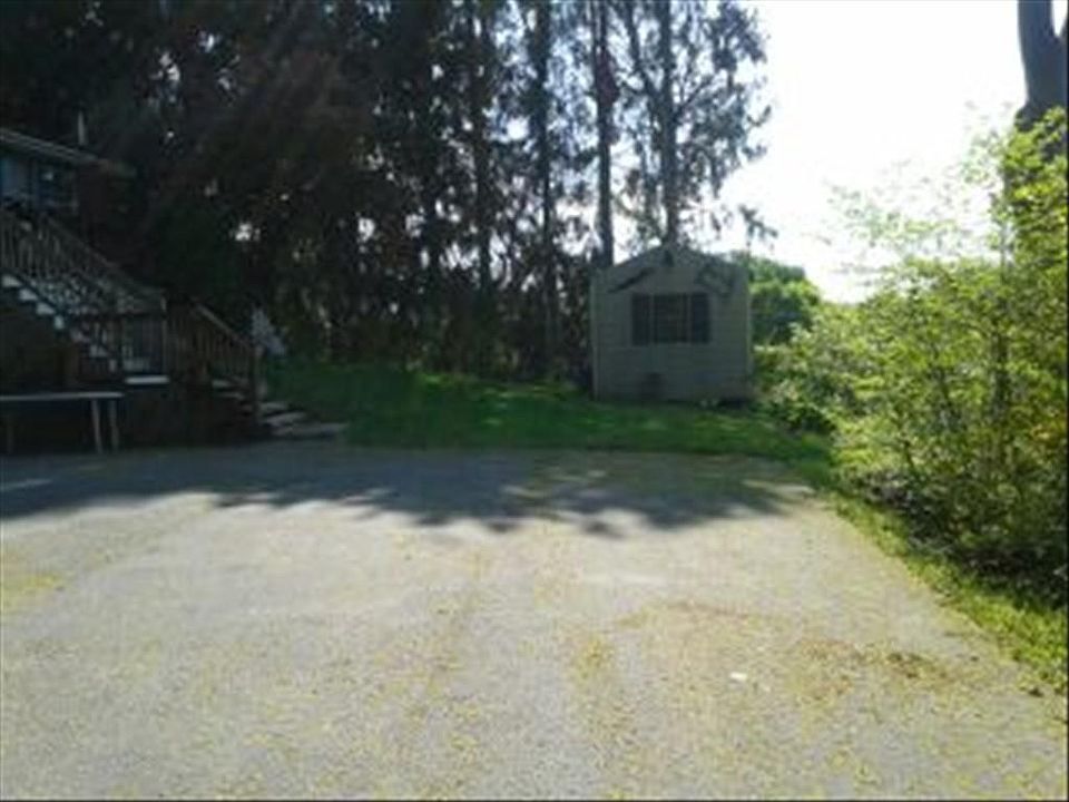 2nd image of 24 Davis St