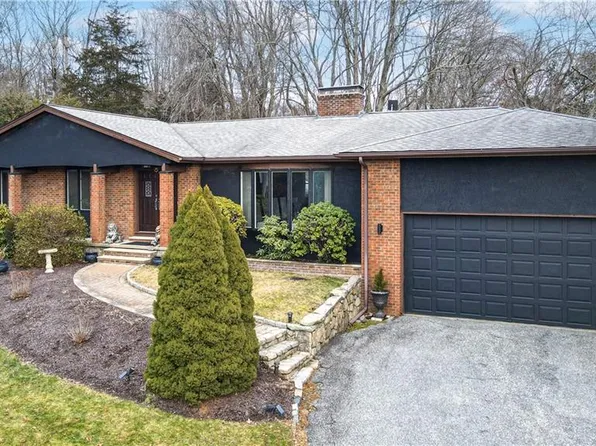 55 Maureen Dr, Smithfield, RI 02917