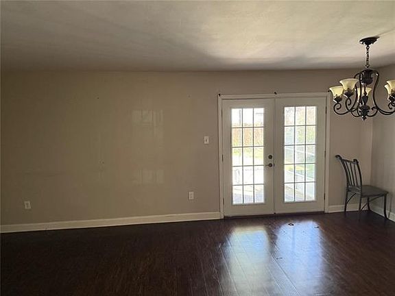 5th image of 2756 Mount Laurel Dr