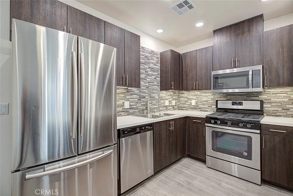 1 bed, 865 sqft, $2,950 — Photo 4