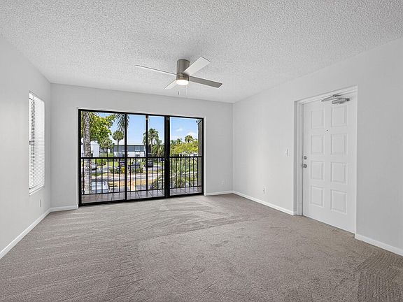 5th image of 1104 Green Pine Boulevard #D2