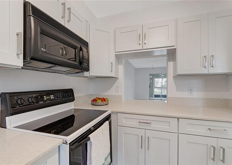 1st image of 2050 NE 39th St #111W