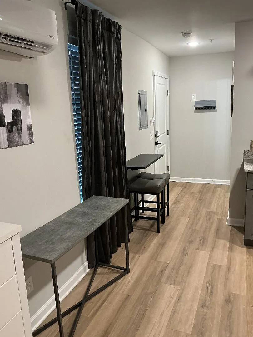 733 W 52nd St - Studio Unit A-2 — Photo 3