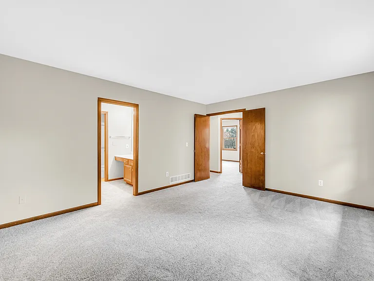 2420 Harbor Ct — Photo 13