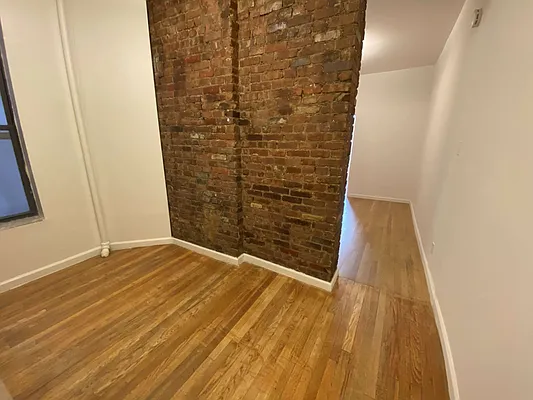 Rented by GreenVill Real Estate LLC | media 11