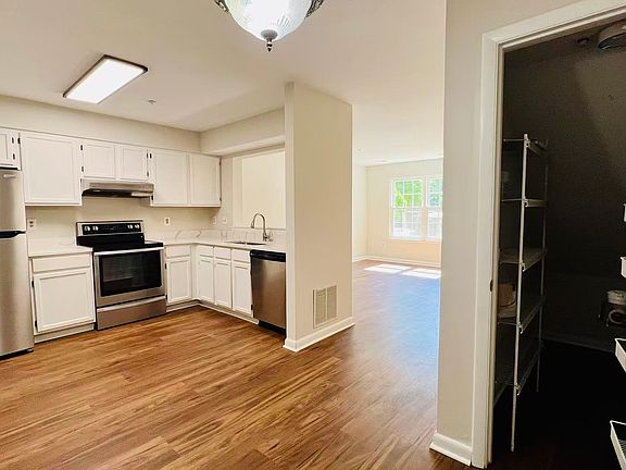 4th image of 19046 Highstream Dr