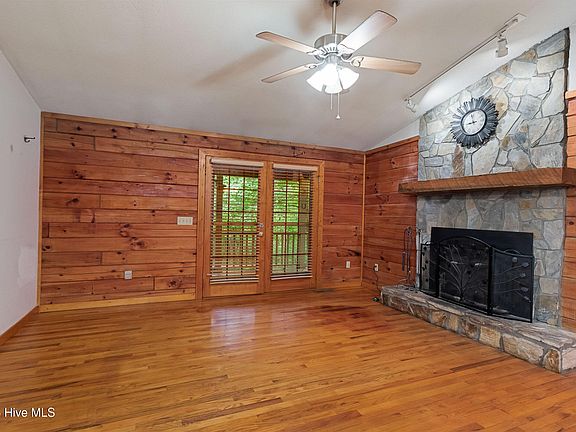 8th image of 186 Amandas Way