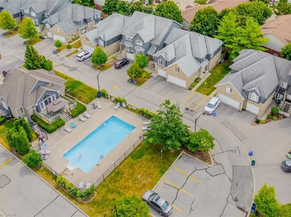 199 Saginaw Pkwy #30, Cambridge, ON N1T 1T9