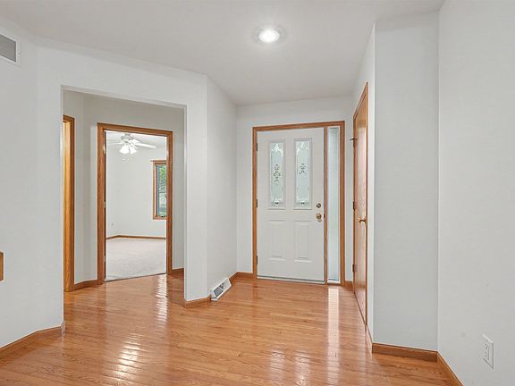 3rd image of 2320 Deerborn Dr