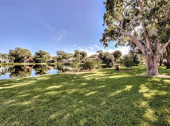 4th image of 3856 Woodlake Dr