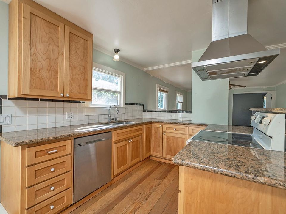 1st image of 2880 Elmer St