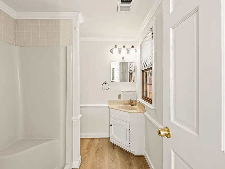 512 Bonsack Ct — Photo 33