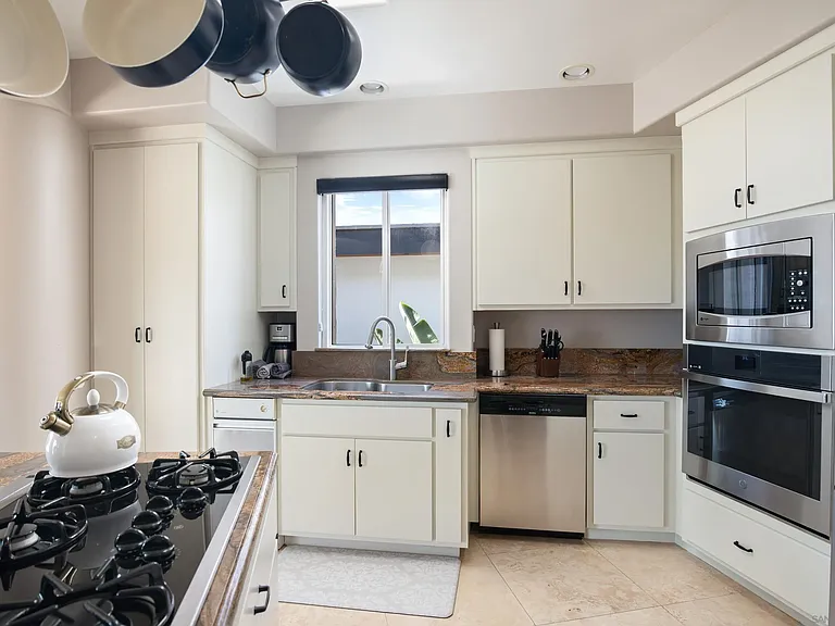 3701 Riviera Dr #11 — Photo 9