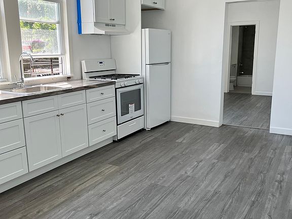 3rd image of 127 Vineyard Ave Floor 2