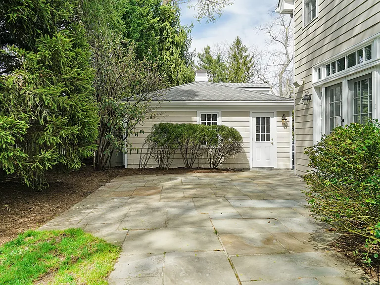 66 Apawamis Ave — Photo 24