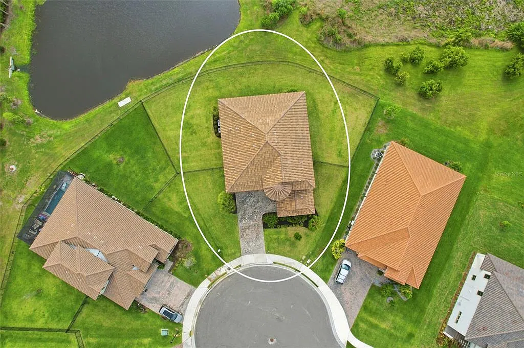 5 bed, 4.5 bath, 4211 sqft, $4,600 — Photo 3
