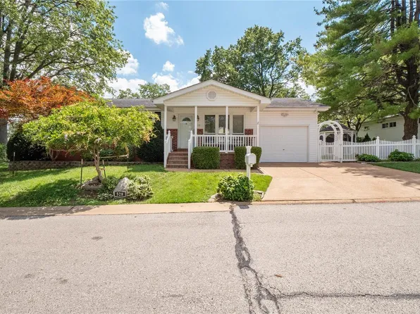 528 Arrowwood Dr, Saint Louis, MO 63126