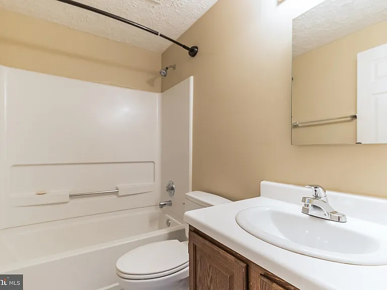 6302 Betsy Ross Ct — Photo 24