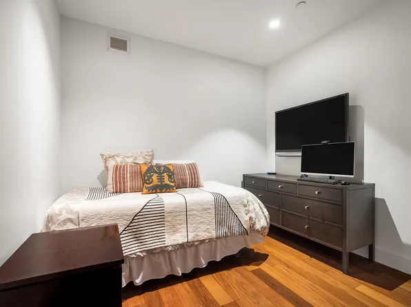 15 East 26th Street image 12 of 17