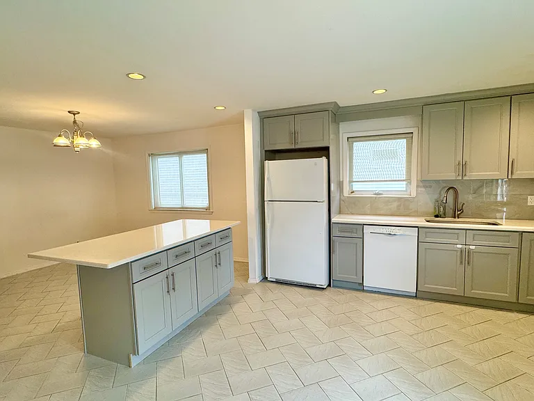 179 Lewiston St #1 — Photo 2