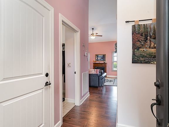 4th image of 112 Ashfield Ct