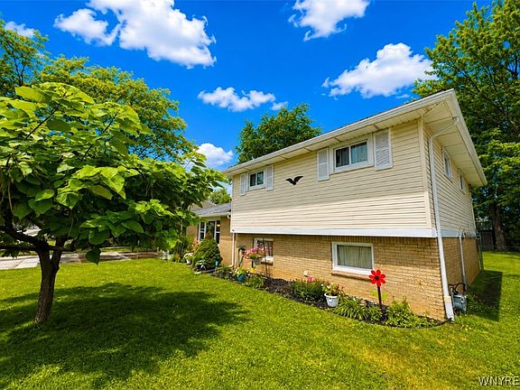 3rd image of 53 Fieldcrest Ct