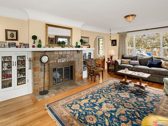 5th image of 10549 Phinney Ave N
