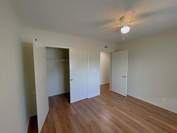 4th image of 2727 Montrose Ave #15