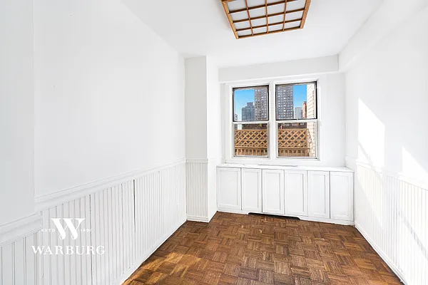 Sold by Warburg | media 8